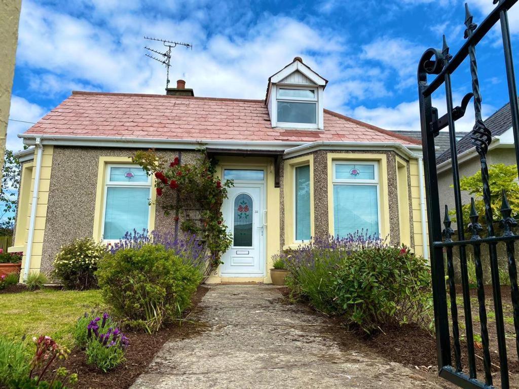 Rose Cottage: Delightful 4 Bedroom Detached Home ポートラッシュ エクステリア 写真