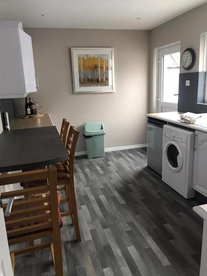 Rose Cottage: Delightful 4 Bedroom Detached Home ポートラッシュ エクステリア 写真