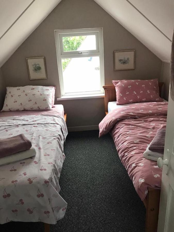 Rose Cottage: Delightful 4 Bedroom Detached Home ポートラッシュ エクステリア 写真