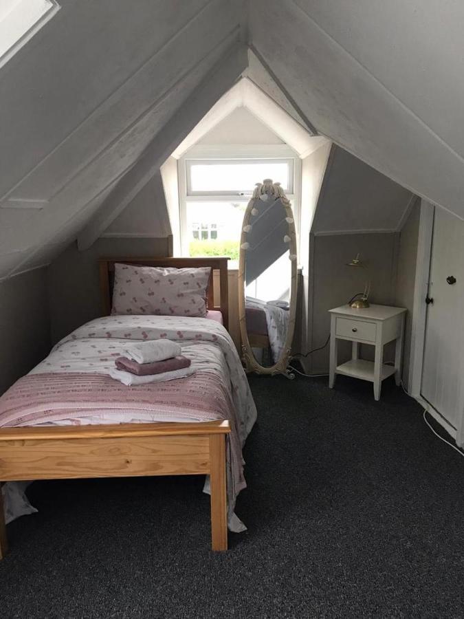 Rose Cottage: Delightful 4 Bedroom Detached Home ポートラッシュ エクステリア 写真